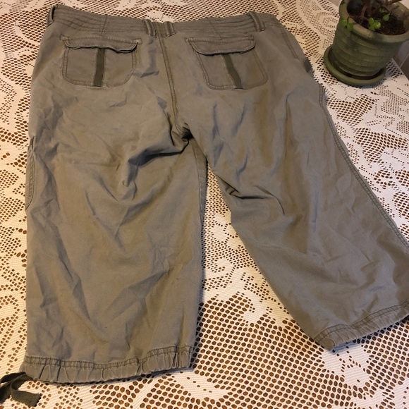 Dockers Capri Pant - Picture 5 of 8
